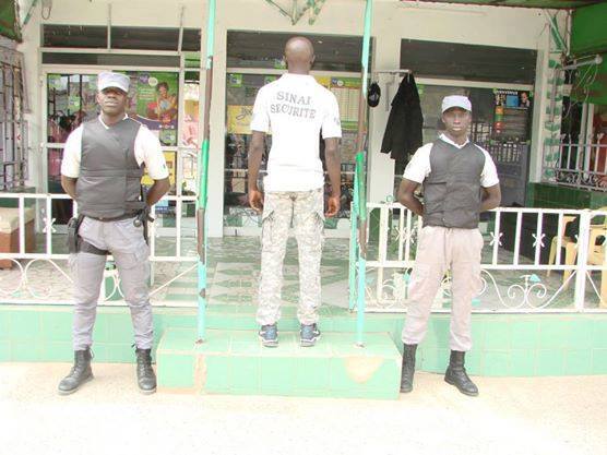 Agents SINAI SECURITE en poste de gardiennage
